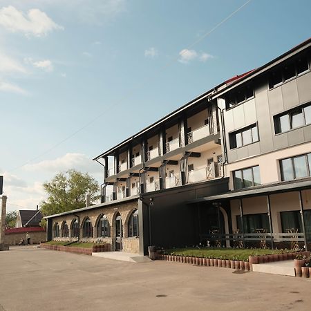 Hanul Ursilor Târgu Neamț Esterno foto