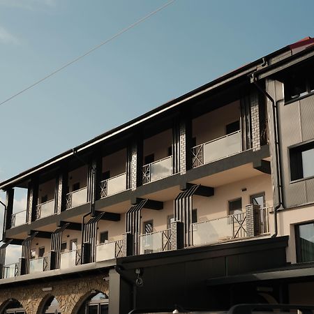 Hanul Ursilor Târgu Neamț Esterno foto